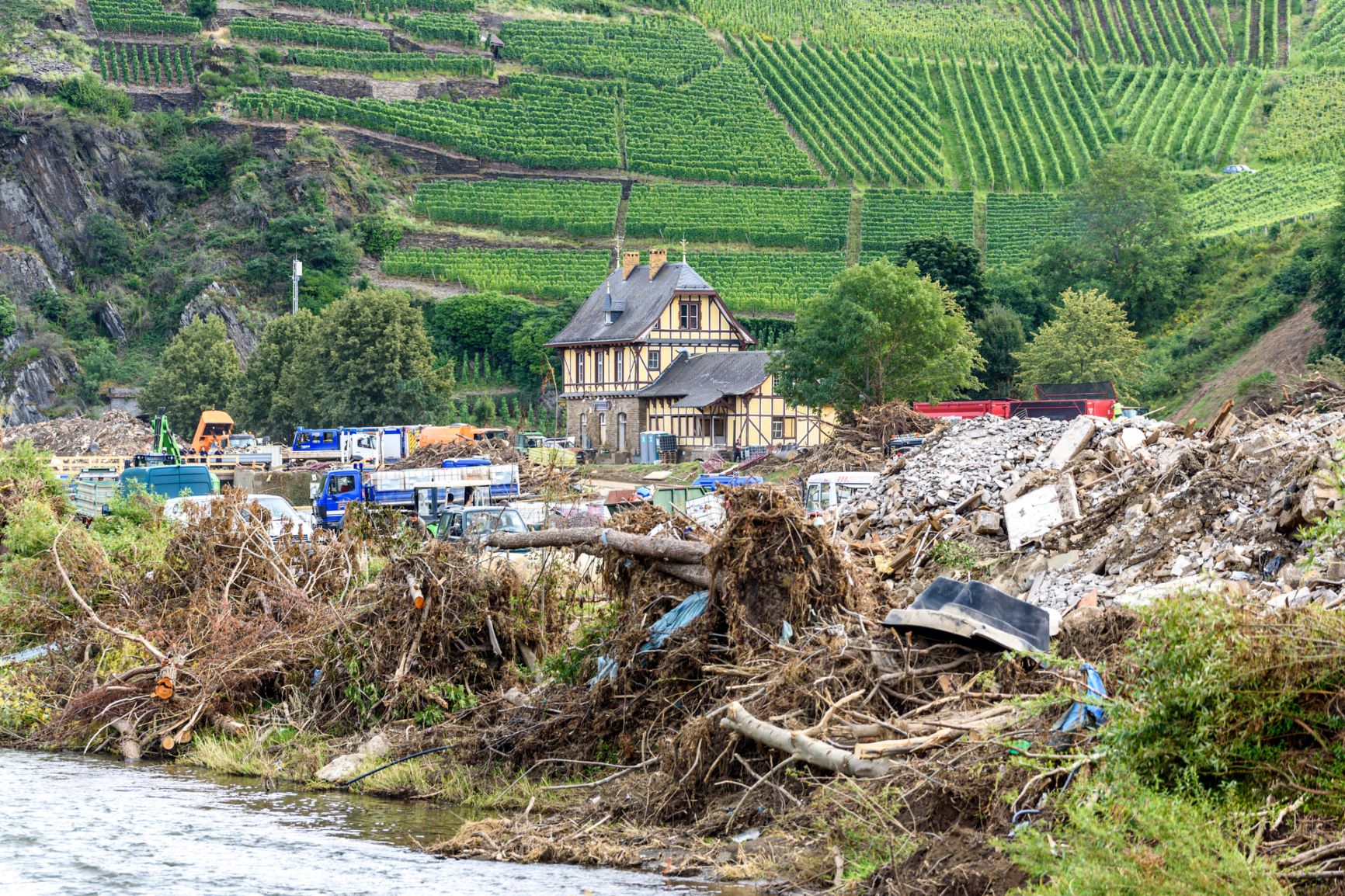 Read more about the article Katastrophenhilfe Göttingen erhält neues Fahrzeug