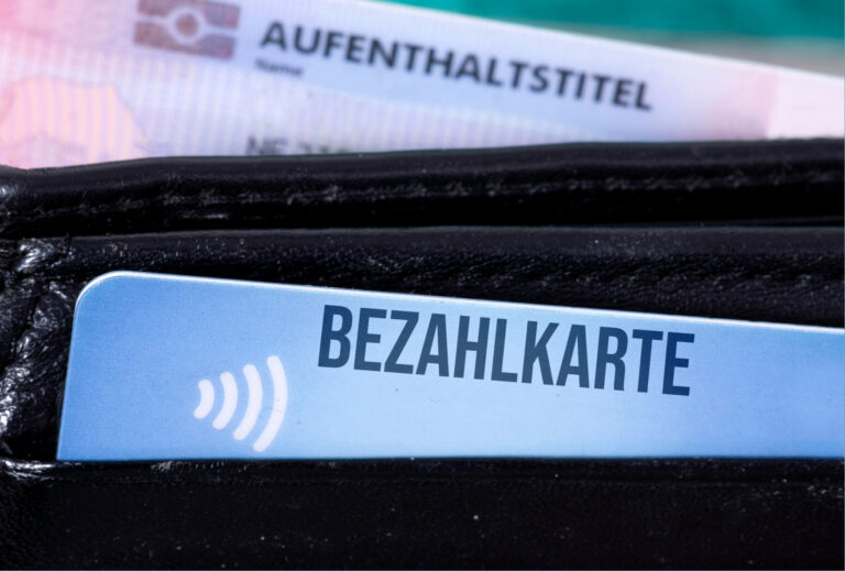 Mehr über den Artikel erfahren Güntzler: Einführung der Bezahlkarte für Flüchtlinge im Landkreis Göttingen ist richtig