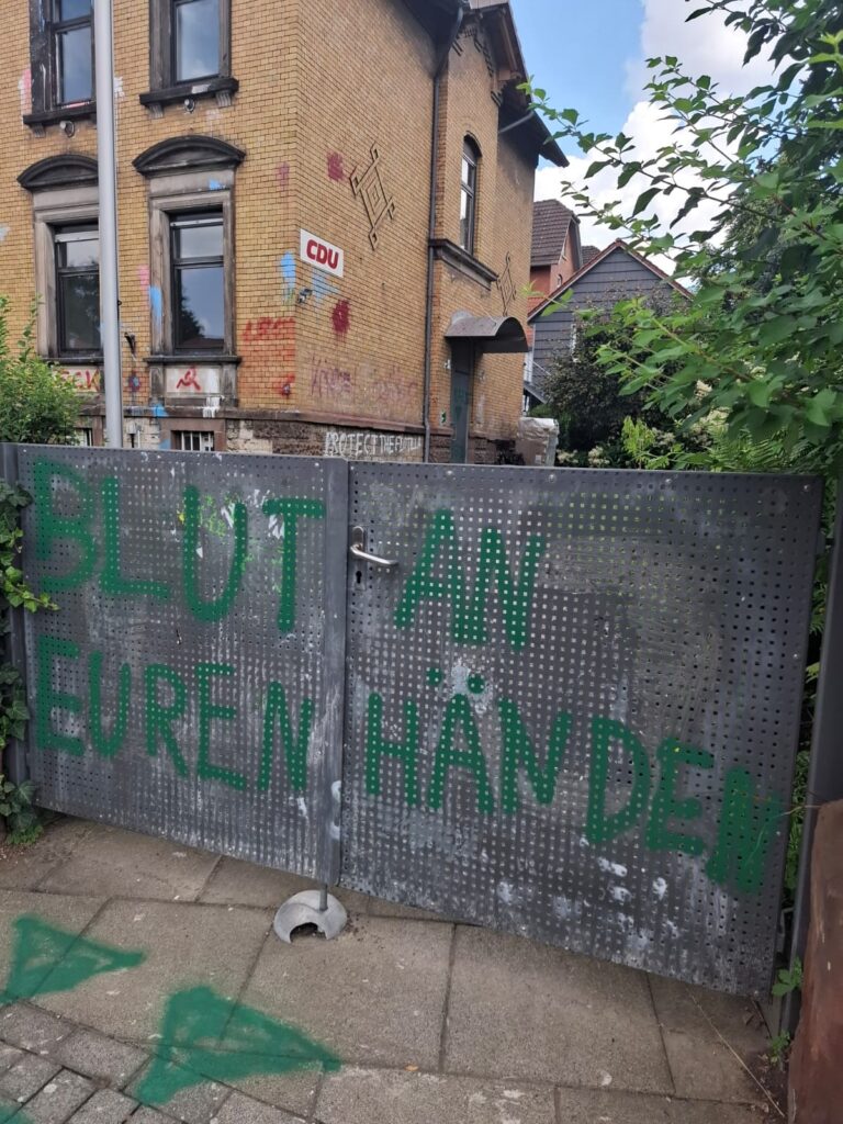 Mehr über den Artikel erfahren Güntzler verurteilt wiederholten Farbanschlag auf das Haus der Union